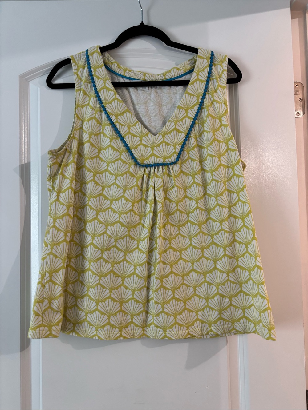 Boden Yellow Shell-Print V-Neck Sleeveless Top with Blue Trim